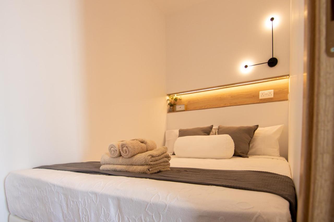 Phaedrus Living Seaview Modern Flat Lighthouse 52 Apartment Paphos Bagian luar foto